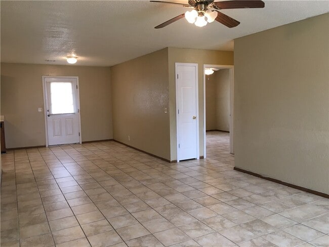 Photo - 1571 Shannon St