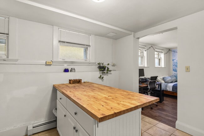 Photo - 202-204 N Pinckney St