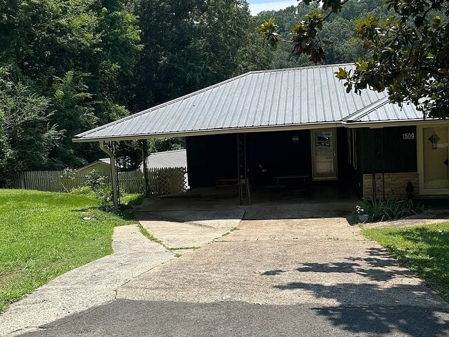 Photo - 1509 Circle Dr