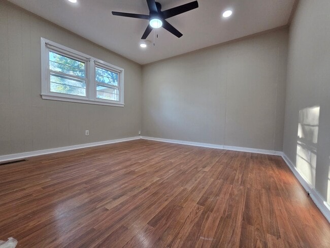 Photo - 808 Sunny Ln
