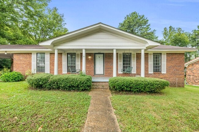 Building Photo - 1007 Eisenhower Dr