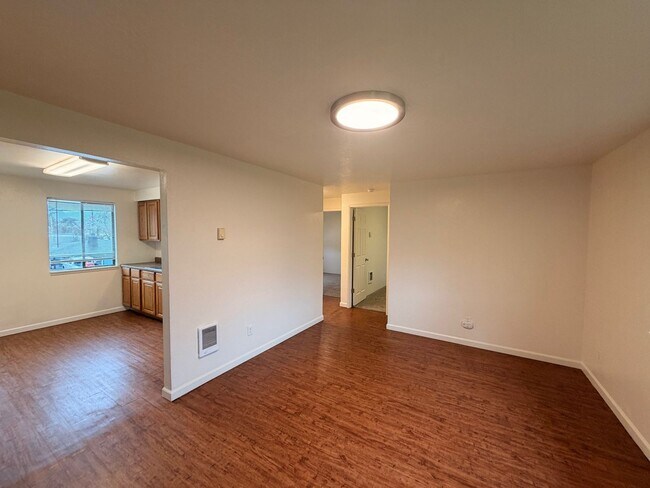 Building Photo - warw01 Unit 73