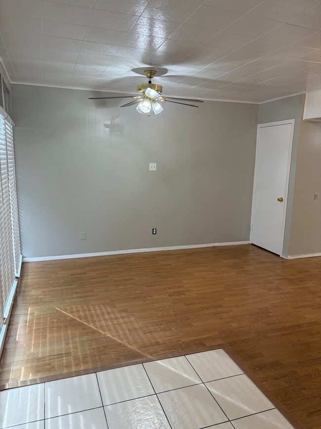 Photo - 396 Tudor Ave