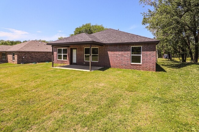 Photo - Beautiful new construction with nice amenities with a country feel.