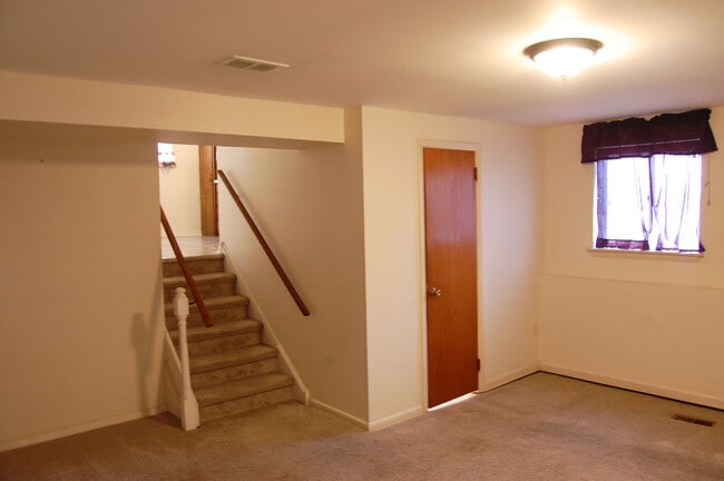 Photo - 979 Glasgow St