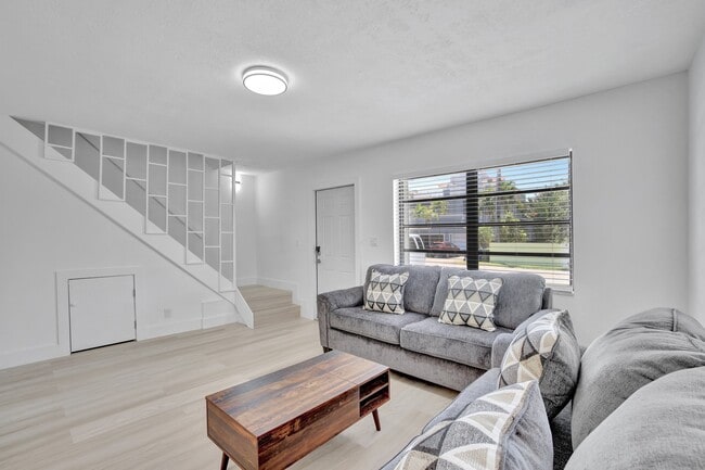 Photo - 620 SW 7th Ave