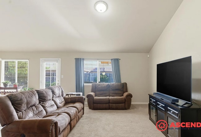 Photo - Fabulous 4 Bedroom Home!!