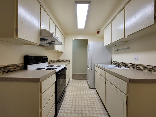 Photo - Conveniently located South Kirkland near Downtown-Laurel Park Unit 228