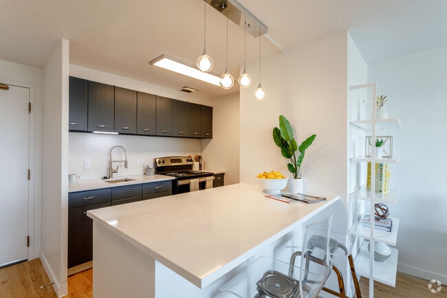 1BR, 1BA - 550SF