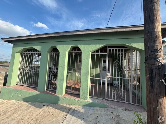 Building Photo - 717 1/2 O'Kane St Rental