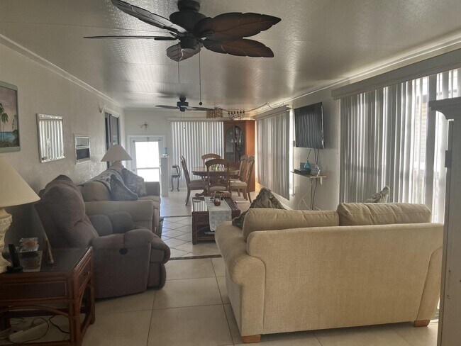 Photo - 1674 University Pkwy
