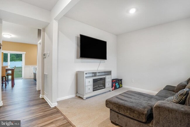 Photo - 115 Bell Tower Ln