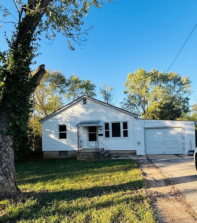 Building Photo - Beautiful Move in ready House!