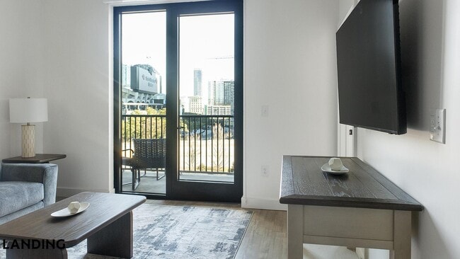 Photo - 1007 S Mint St Unidad 817