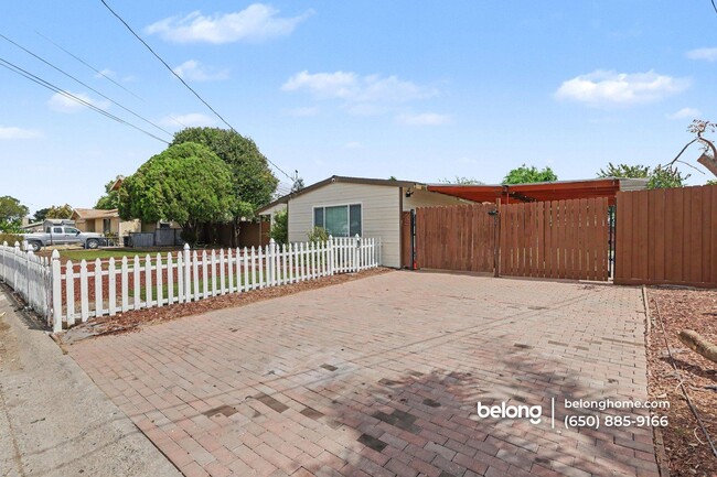 1456 Darlene Dr