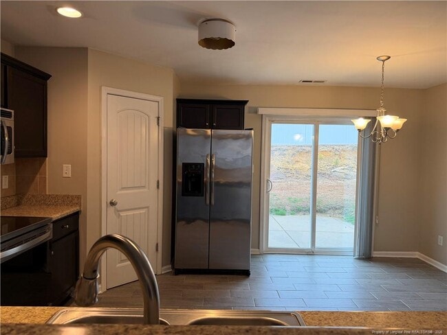 Photo - 434 New Castle Ln