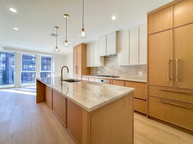 Building Photo - 144 Worcester St Unit 3