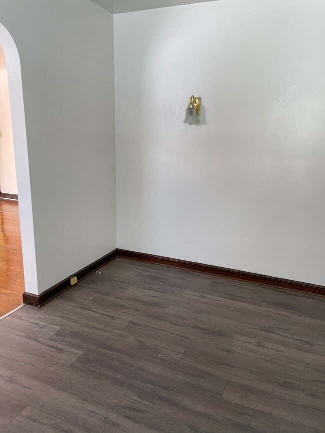 Dinner room - 3417 Grover St