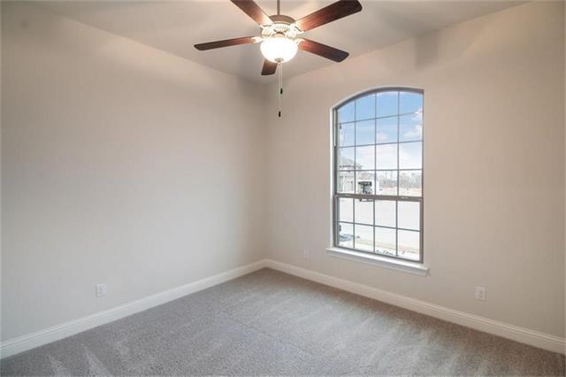 Photo - 860 Avery St