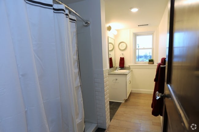 Apt 2-Bathroom - Schmidt Apartments