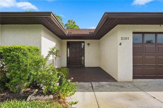 Photo - 2101 SE Dolphin Rd