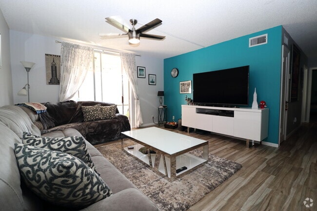 Building Photo - 1201 NW 13th St Unit 323b Rental