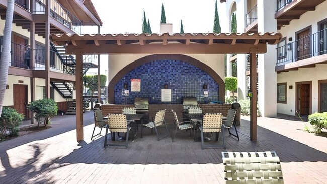 Photo - Los Caballeros #325 Unit 325A