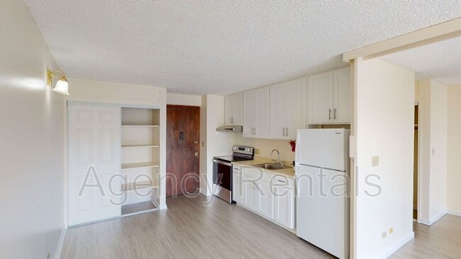 Building Photo - 1655 Makaloa St Unit Kapiolani Manor