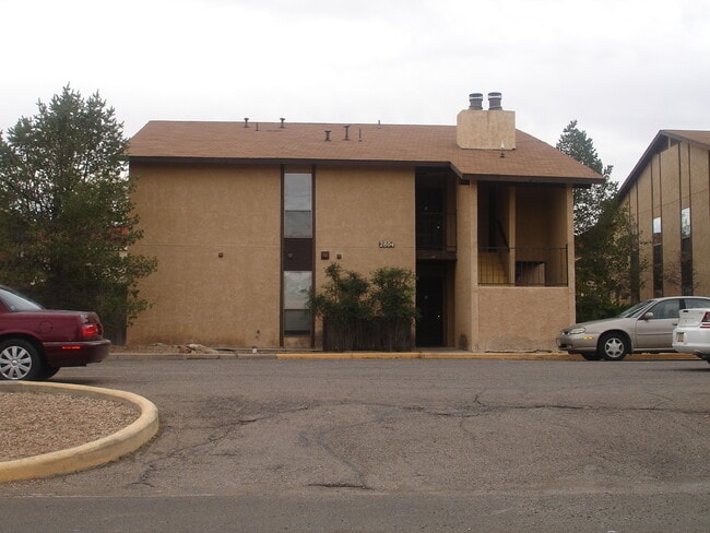 Building Photo - 2804 W. Fourth Unit Apt D (116)