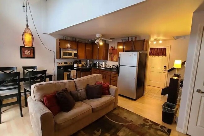 Building Photo - Centrally Located Townhouse – Near to South Perry, Quick Drive to Gonzaga!