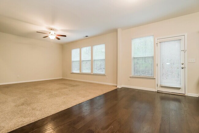 Photo - 386 Darbys Run Ct