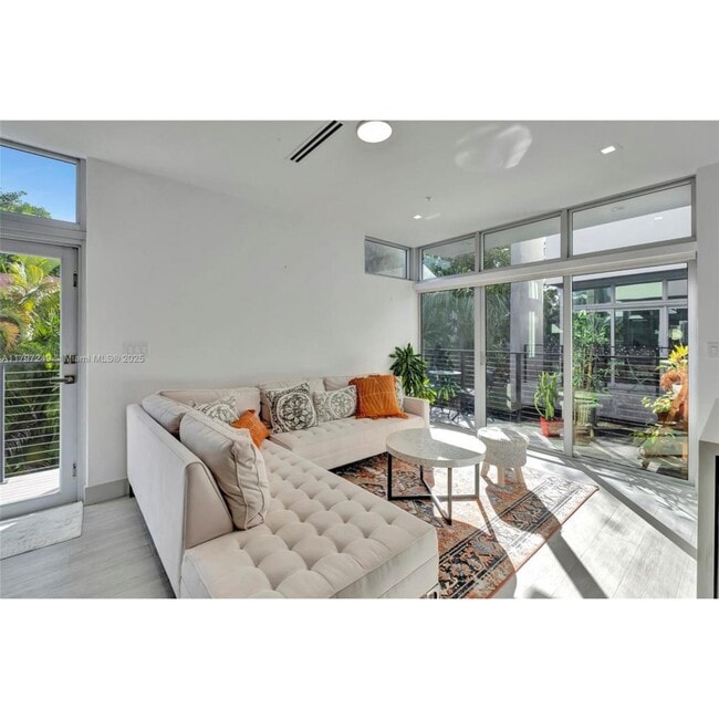 Photo - 2924 Bird Ave