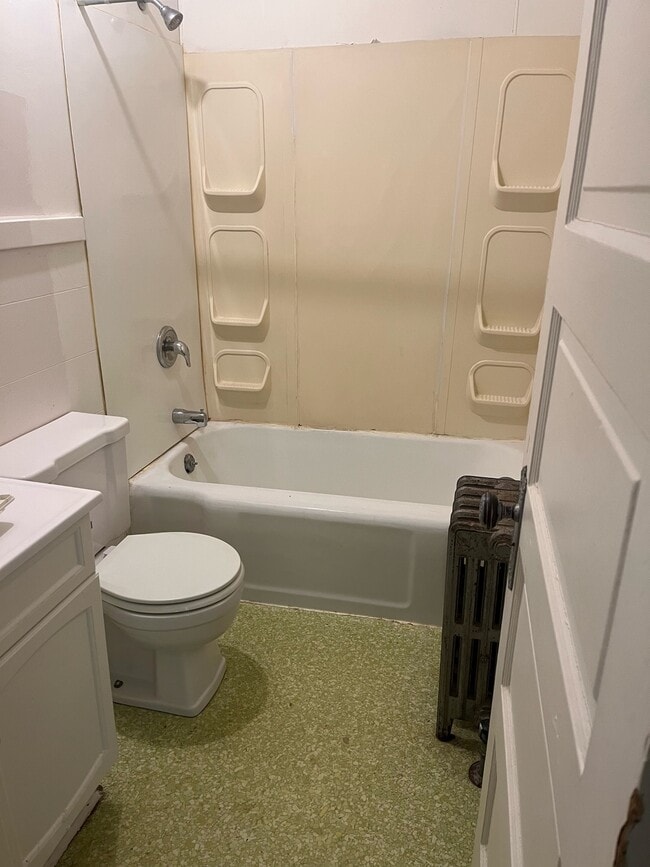 Building Photo - 1410 State St Unit 3