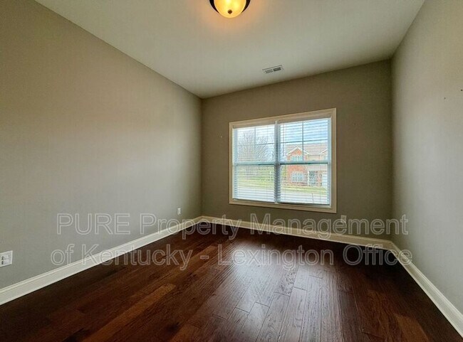 Photo - 242 Ikebana Dr