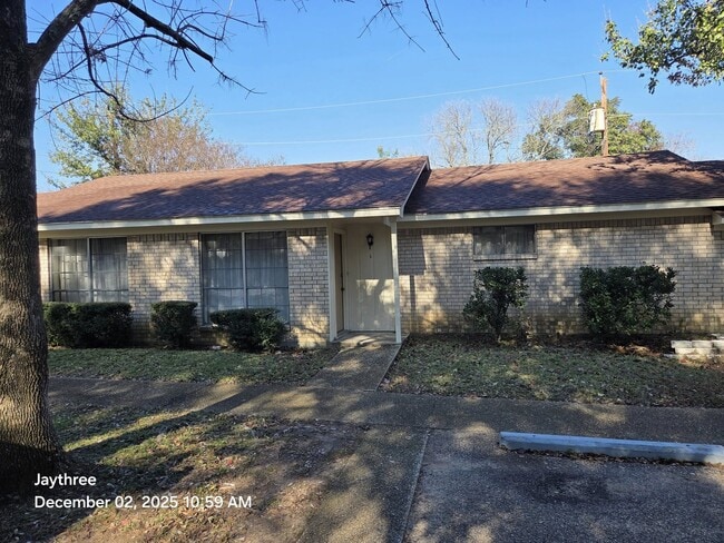 Building Photo - 905 N 24th St Unit L