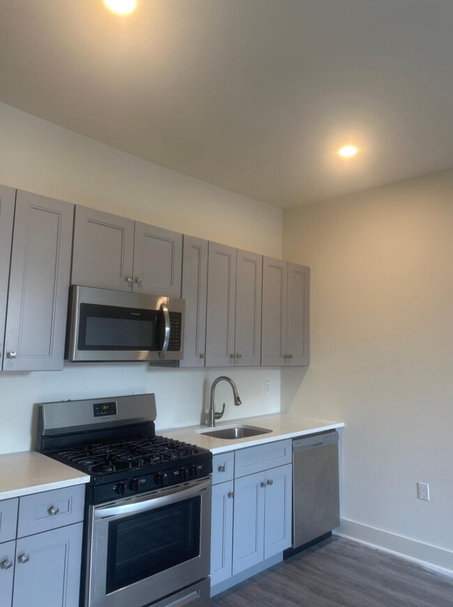 Building Photo - 320 South St Unit 2