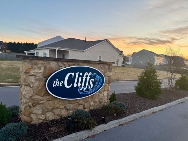 Photo - Beautiful 4 bedroom 2.5 bath home located in the Cliffs subdivision!