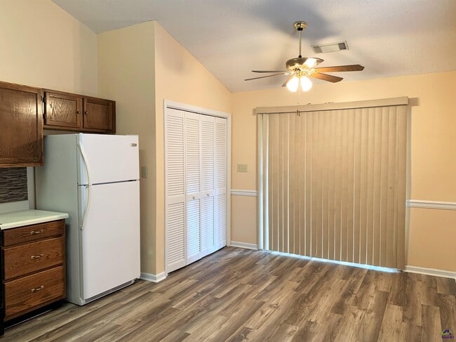 Photo - 106 Saddlehorn Dr