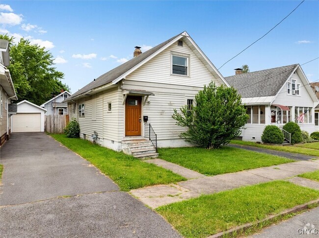 Building Photo - 1410 Fincke Ave Rental