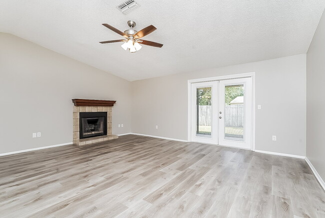 Photo - 633 Timber Bay Cir W