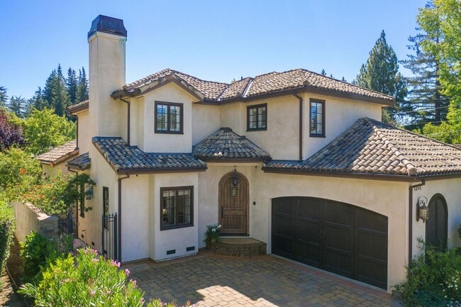 Photo - 1201 University Dr House