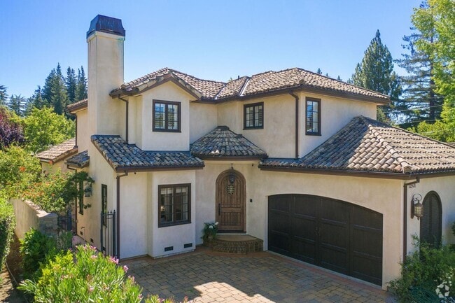 Building Photo - 1201 University Dr Rental