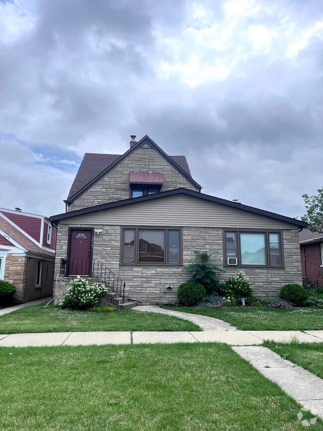 Building Photo - 1215 N 19th Ave Rental