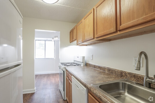 1BR, 1BA - 850SF