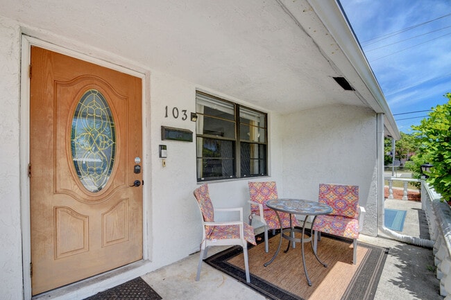 Photo - 103 SW 10th Ave