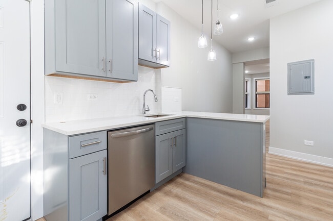 Photo - 441 W Belden Ave