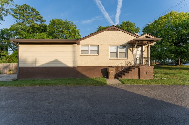 Photo - Donelson 3 Bedroom 2 Bath Apartment in Duplex