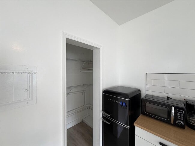 Photo - 301 86th St Unidad 303-4A