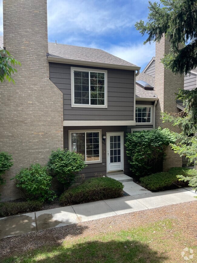 Building Photo - 806 Summer Dr Rental