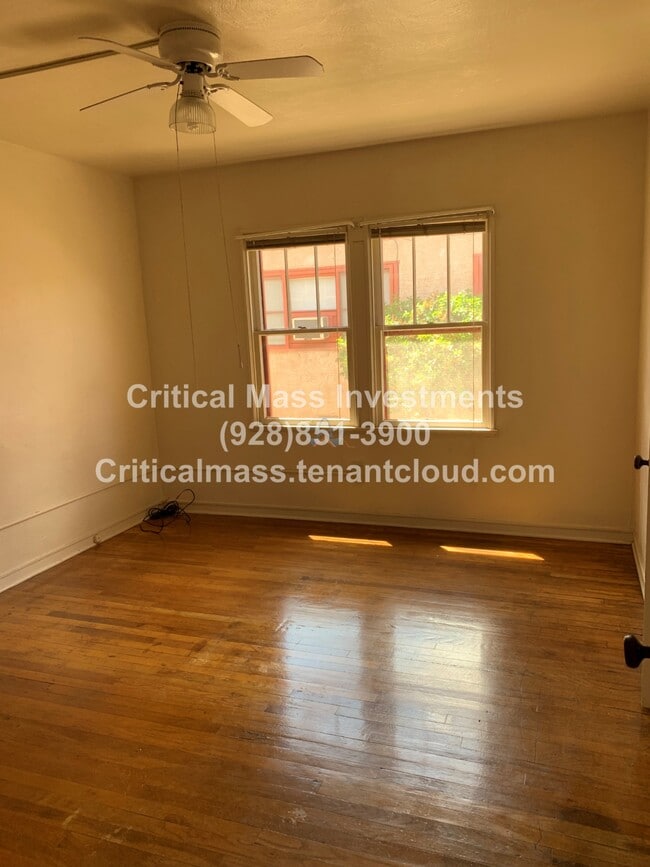 Photo - 403 W Oak St